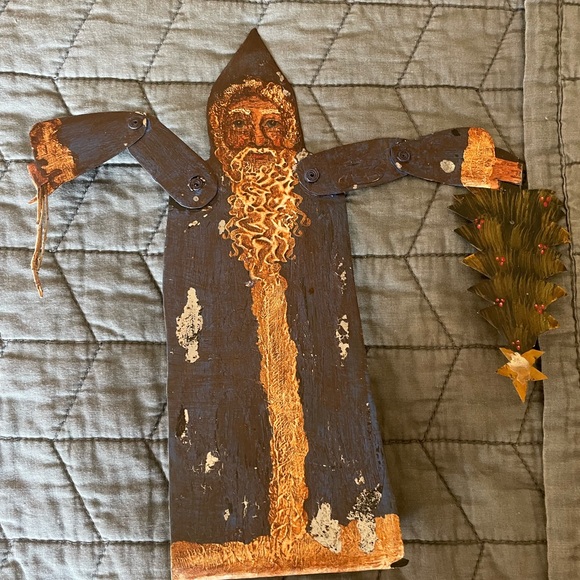 VINTAGE handmade Santa, St. Nick, Christmas decor 11" folk art, painted tin - Picture 10 of 10